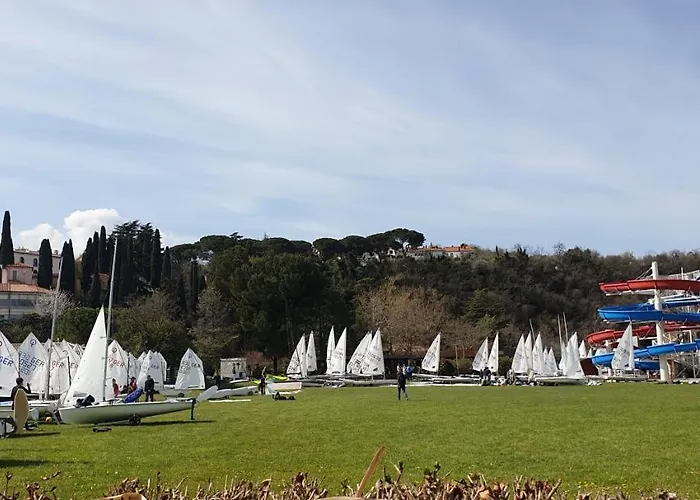 דירה Simonov Zaliv Laguna 17 איזולה