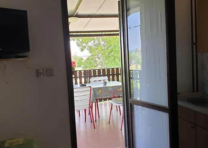 Simonov Zaliv Laguna 17 איזולה